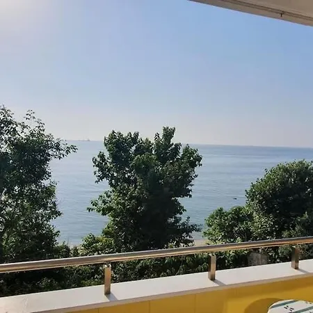 Seafront With Fascinating View In Apartamento